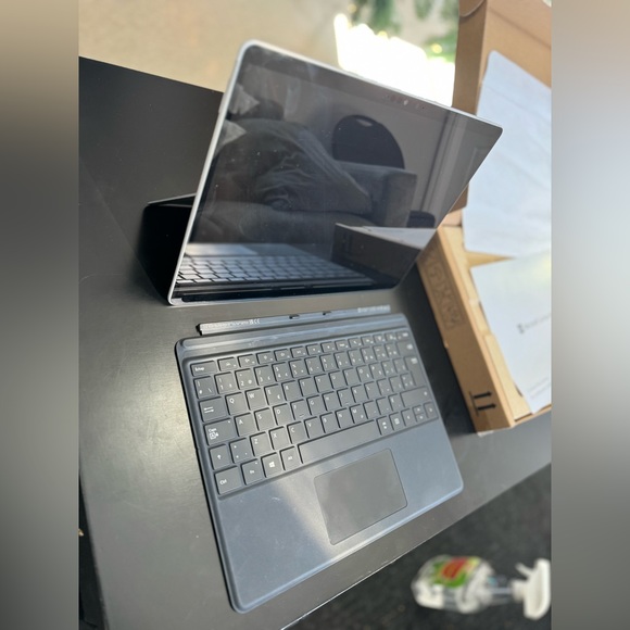 Touch Screen Microsoft Surface X pro is like having a Laptop & Tablet all in One - Picture 9 of 10